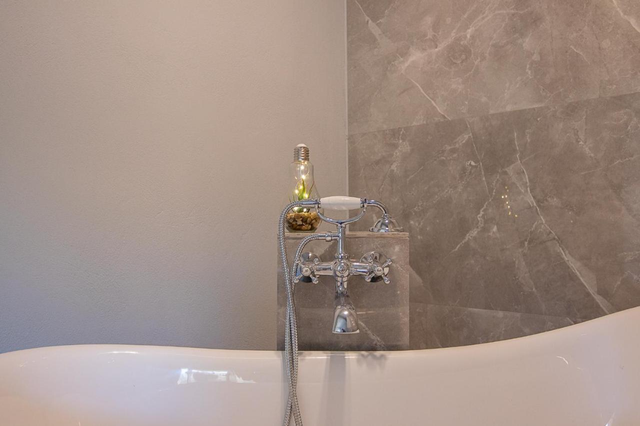 Georgianna'S Suite With Private Pool , 'Greysuite' Kómboi Eksteriør billede