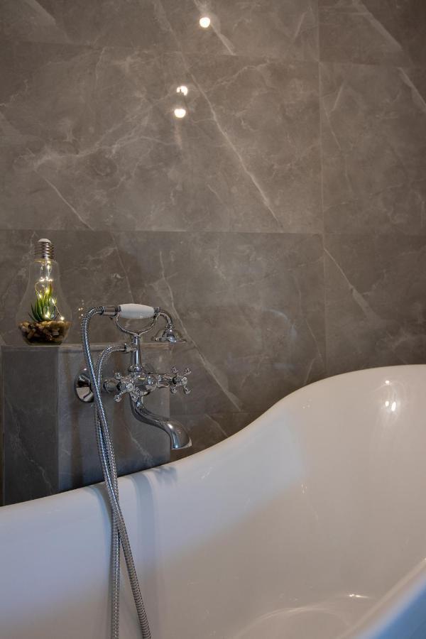 Georgianna'S Suite With Private Pool , 'Greysuite' Kómboi Eksteriør billede