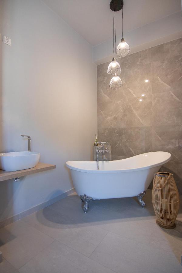Georgianna'S Suite With Private Pool , 'Greysuite' Kómboi Eksteriør billede